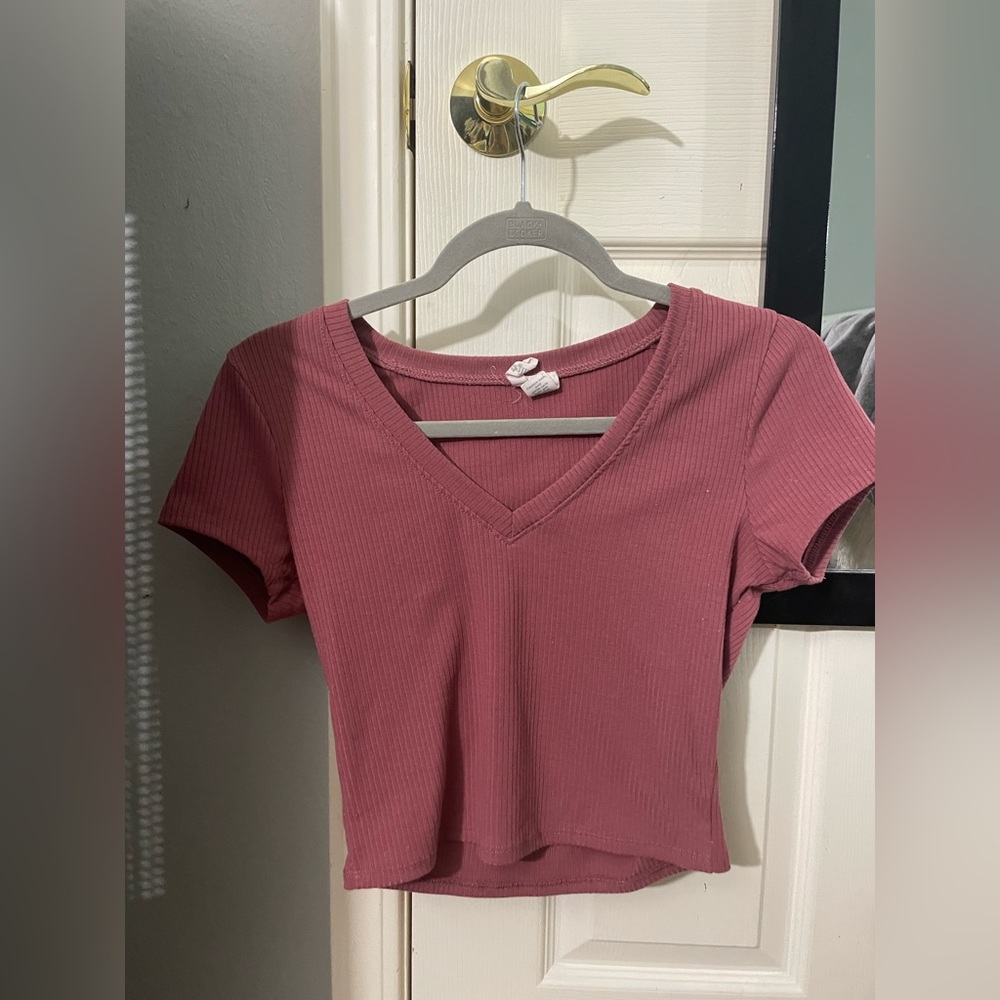 Tilly's Mauve Ribbed V-Neck Crop Top